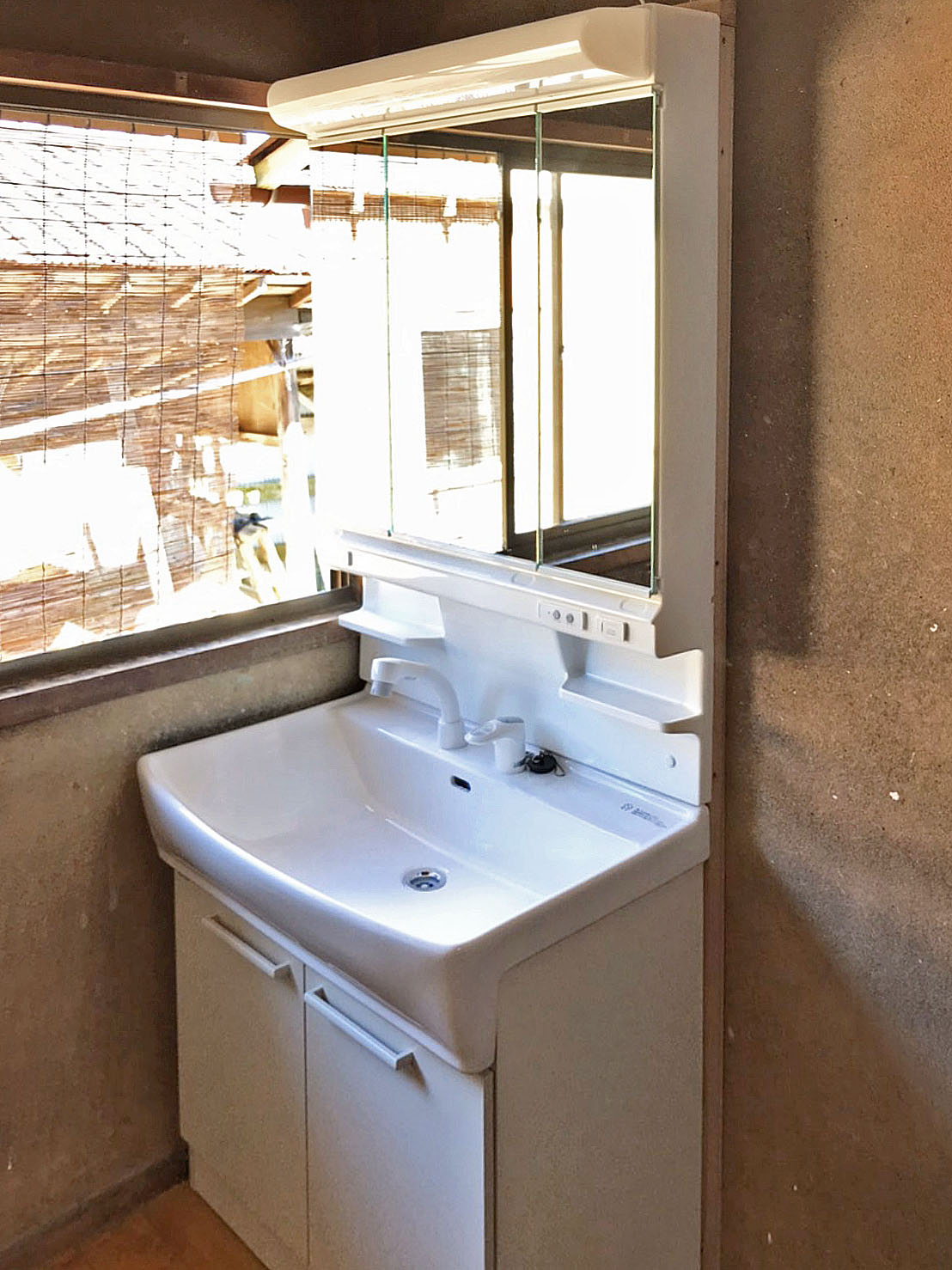 洗面台交換工事をされた 新潟市南区t様 新潟市 上越市で安い水廻りリフォーム業者 リフォームアウトレット