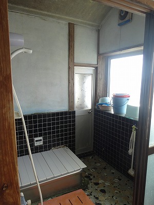 浴室・勝手口ドア改修工事をされた　新潟市南区A様　リフォーム